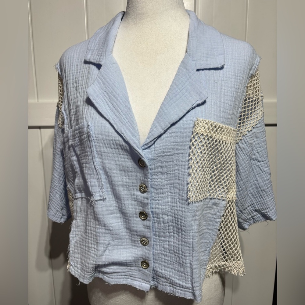 New POL light blue/ivory mesh button crop top